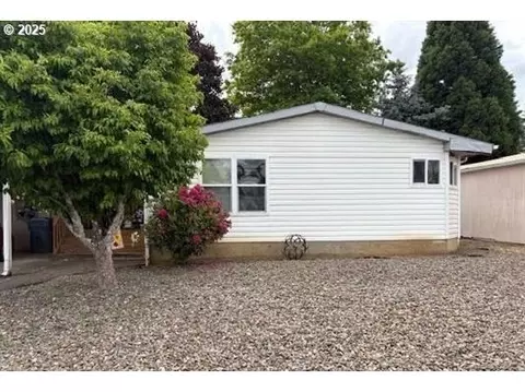 300 SE Lacreole Dr #237, Dallas, OR 97338