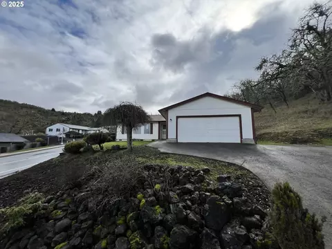 1490 NE Lincoln St, Roseburg, OR 97470