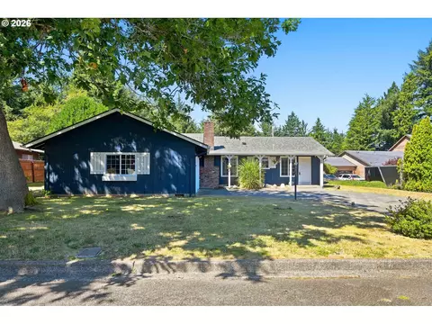 885 Oakway Dr, Coos Bay, OR 97420