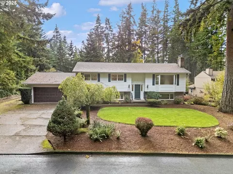 16112 S Sandalwood Rd, Oregon City, OR 97045