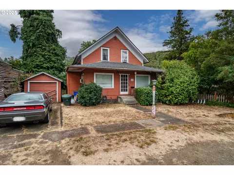 169 SE Houck Ave, Roseburg, OR 97470