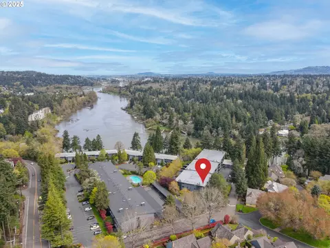 200 Burnham Rd #200, Lake Oswego, OR 97034
