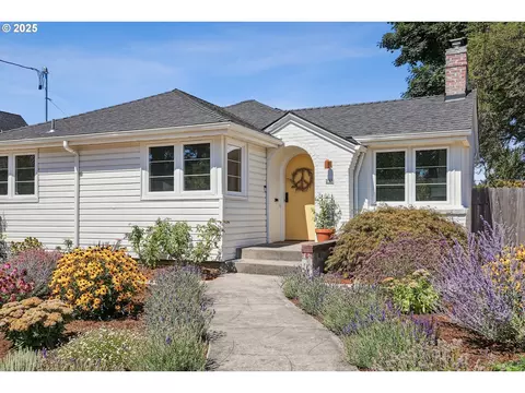 235 N Holland St, Portland, OR 97217