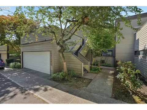 17019 SW Versailles Ln, Portland, OR 97224