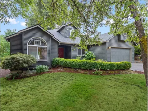 18318 SW Woodhaven Dr, Sherwood, OR 97140