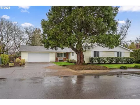 2708 E Haworth Ave, Newberg, OR 97132