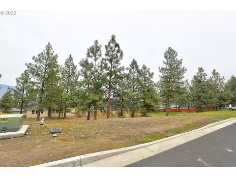2425 W 15th St #34, The Dalles, OR 97058