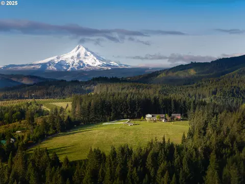 5180 Riordan Hill Dr, Hood River, OR 97031
