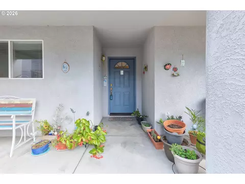 815 Pine St, Rogue River, OR 97537