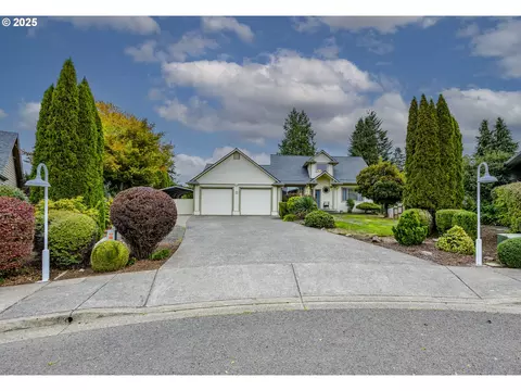 770 Girard Ct, Cottage Grove, OR 97424