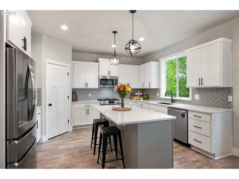 Kitchen - 2188 SW Wallula Ln, Gresham, OR 97080 photo 1 of 4