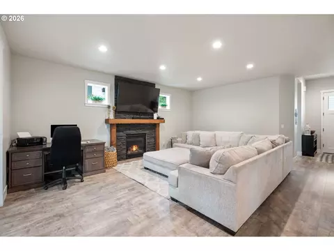 Living - 2188 SW Wallula Ln, Gresham, OR 97080 photo 2 of 3