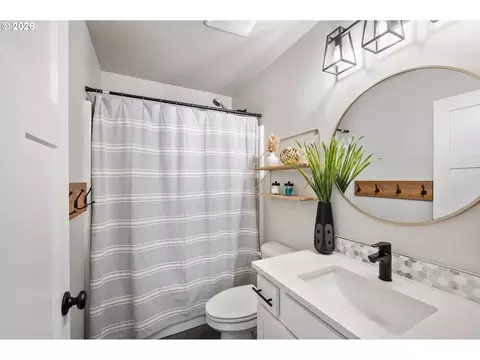 Bath - 2188 SW Wallula Ln, Gresham, OR 97080 photo 3 of 3