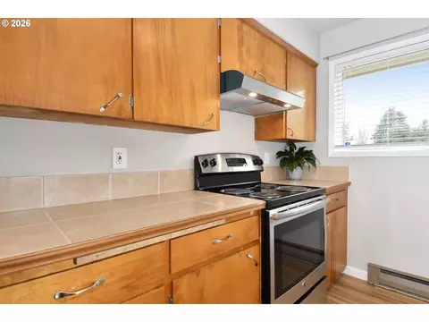 Kitchen - 1514 NE Hogan Dr, Gresham, OR 97030 photo 1 of 1