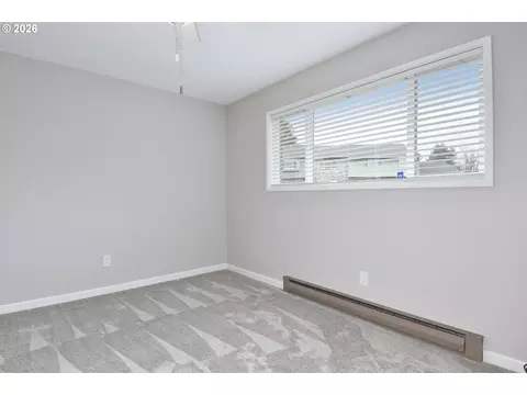 Bedroom - 1514 NE Hogan Dr, Gresham, OR 97030 photo 3 of 4
