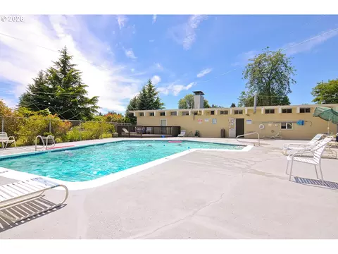 Exterior - 1514 NE Hogan Dr, Gresham, OR 97030 photo 3 of 5