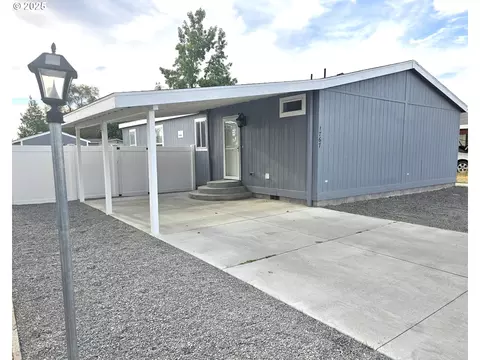 1767 NE 2nd Pl, Hermiston, OR 97838