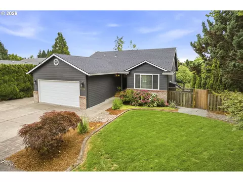 5754 SE Pine St, Hillsboro, OR 97123