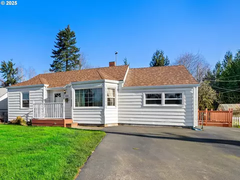 135 Cedar Ln, Wood Village, OR 97060