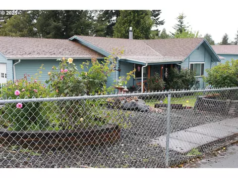 1783 View St, Myrtle Point, OR 97458