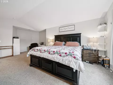 Bedroom - 38771 Barlow Pkwy, Sandy, OR 97055 photo 4 of 8