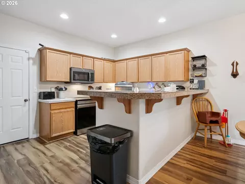 Kitchen - 38771 Barlow Pkwy, Sandy, OR 97055 photo 2 of 5