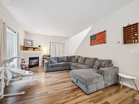 Living - 38771 Barlow Pkwy, Sandy, OR 97055 photo 2 of 4