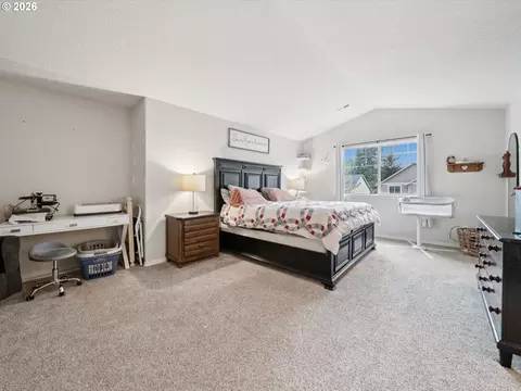 Bedroom - 38771 Barlow Pkwy, Sandy, OR 97055 photo 1 of 8