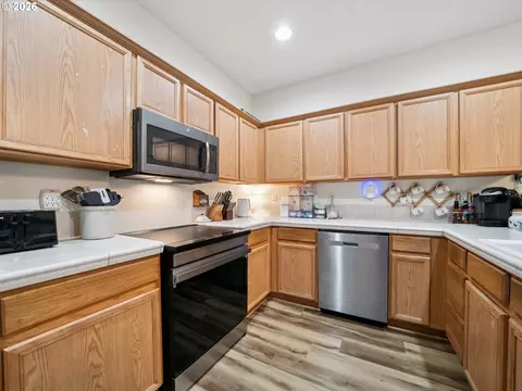 Kitchen - 38771 Barlow Pkwy, Sandy, OR 97055 photo 1 of 5