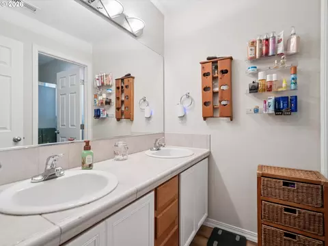 Bath - 38771 Barlow Pkwy, Sandy, OR 97055 photo 2 of 5