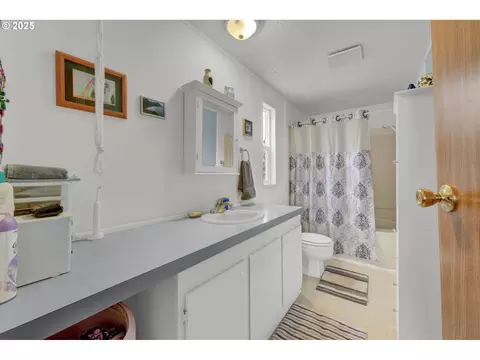 34185 El Roble Ave, Eugene, OR 97405 photo 9