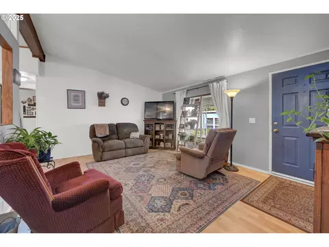 34185 El Roble Ave, Eugene, OR 97405 photo 4