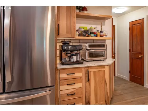 Kitchen - 2540 W 22nd Ave, Eugene, OR 97405 photo 5 of 6