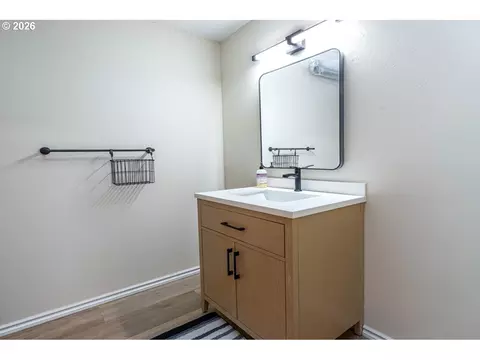 Bath - 2540 W 22nd Ave, Eugene, OR 97405 photo 4 of 5