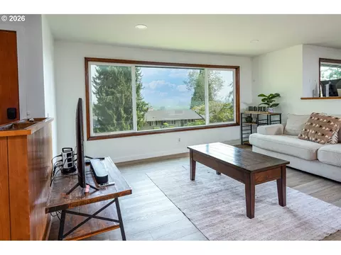 Living - 2540 W 22nd Ave, Eugene, OR 97405 photo 1 of 6