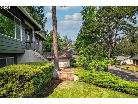 Exterior - 2540 W 22nd Ave, Eugene, OR 97405 photo 11 of 11