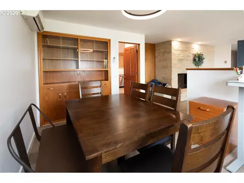 Dining - 2540 W 22nd Ave, Eugene, OR 97405 photo 2 of 4