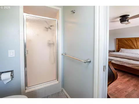 Bath - 2540 W 22nd Ave, Eugene, OR 97405 photo 2 of 5