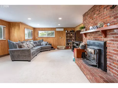 Living - 2540 W 22nd Ave, Eugene, OR 97405 photo 3 of 6
