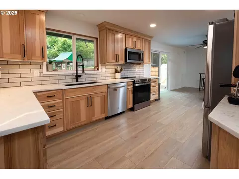 Kitchen - 2540 W 22nd Ave, Eugene, OR 97405 photo 1 of 6