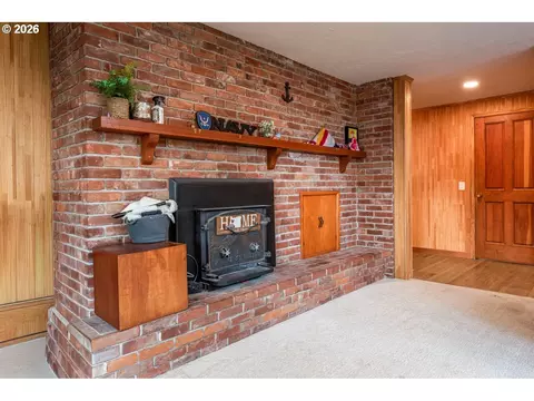 Living - 2540 W 22nd Ave, Eugene, OR 97405 photo 6 of 6