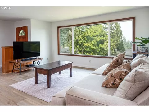 Living - 2540 W 22nd Ave, Eugene, OR 97405 photo 2 of 6