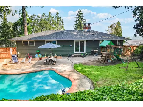 Exterior - 2540 W 22nd Ave, Eugene, OR 97405 photo 6 of 11