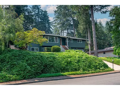 Exterior - 2540 W 22nd Ave, Eugene, OR 97405 photo 9 of 11
