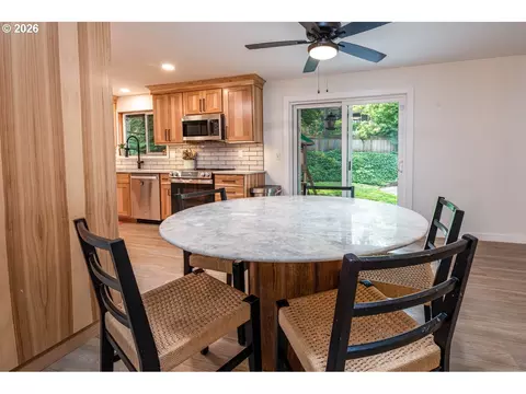 Dining - 2540 W 22nd Ave, Eugene, OR 97405 photo 4 of 4