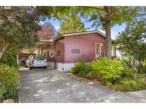 10 E South Stage Rd #421, Medford, OR 97501