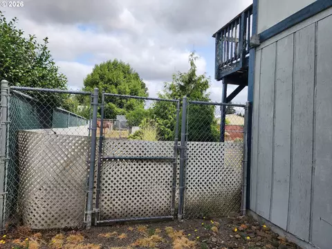 Exterior - 725 W Main St, Molalla, OR 97038 photo 9 of 12