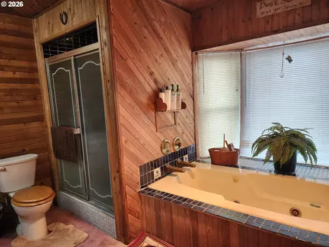 Bath - 725 W Main St, Molalla, OR 97038 photo 2 of 5