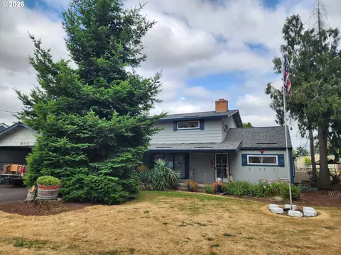 725 W Main St, Molalla, OR 97038