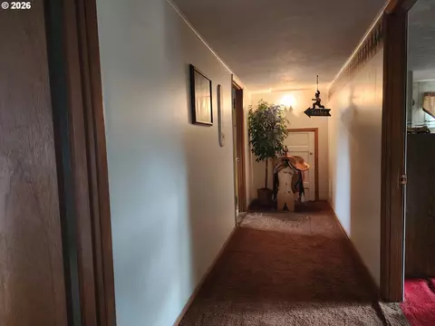 Entry Way - 725 W Main St, Molalla, OR 97038 photo 1 of 1